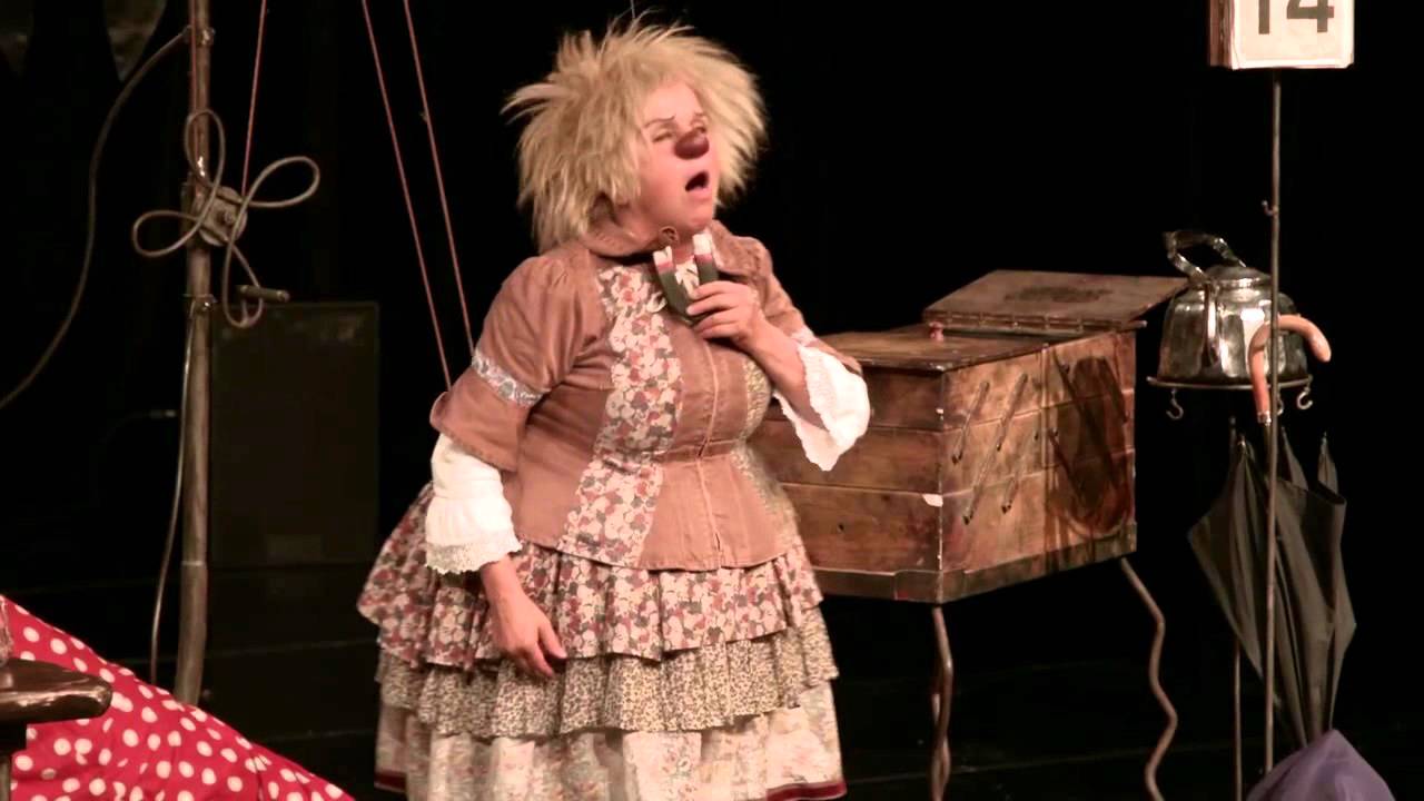 Die Schneiderin / The tailor / La sarta / La couturière