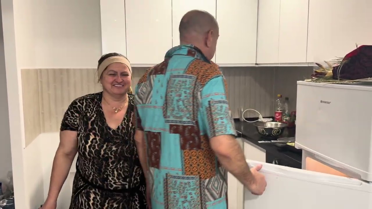 Leo si Olga îi fac mâncare lu Patroana la Spital ! Partea 1! 