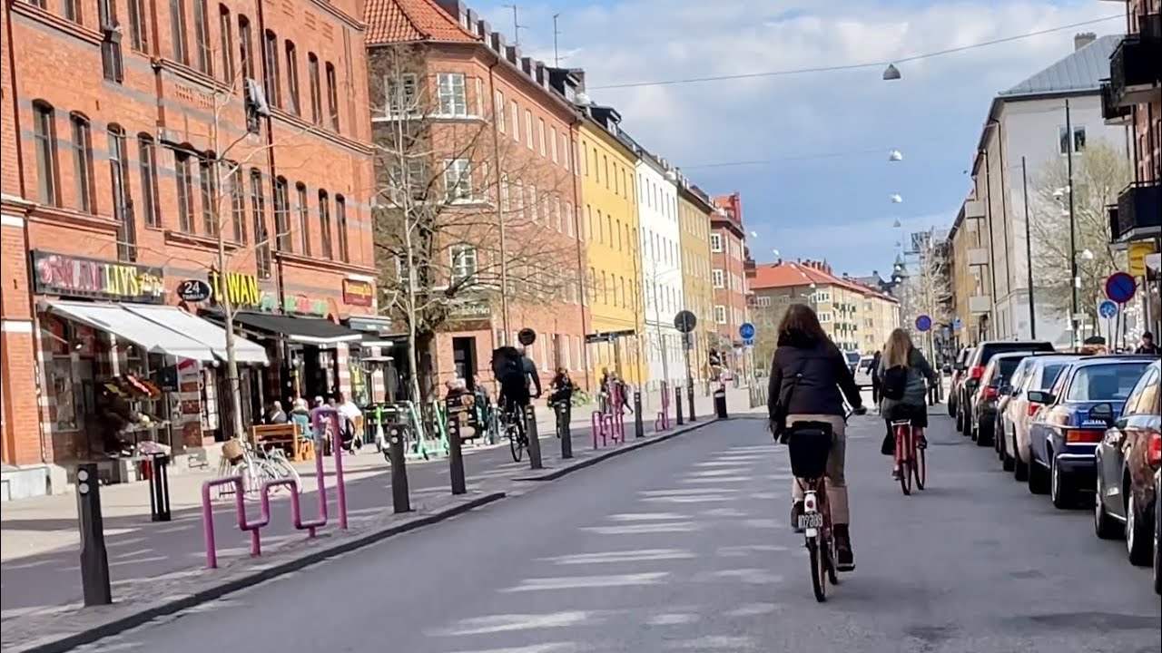Biking in southern Sweden: Limhamn - Malmö on a sunny day. With friends, bubbles and Peps P