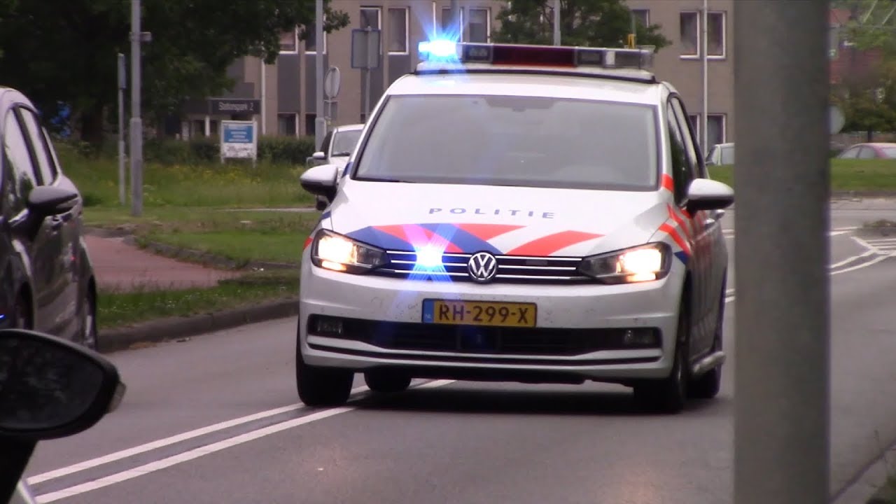 PRIO1/A1 DIA Politie en Ambulance 19-106 met versneller, 19-105 naar medische noodsituatie in Goes