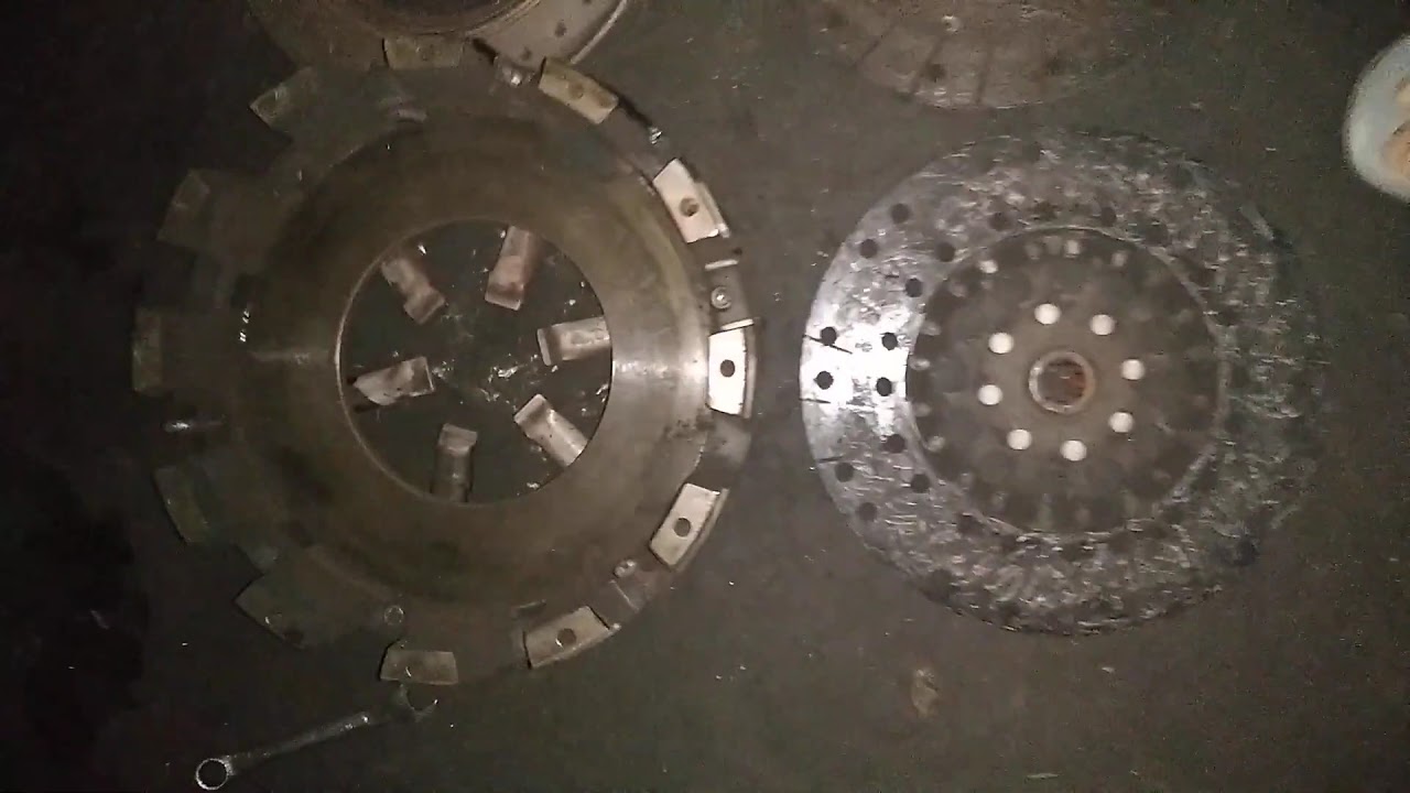 Swaraj 855 FE clutch plate maintenance and change diaphragm | Tractorpower |