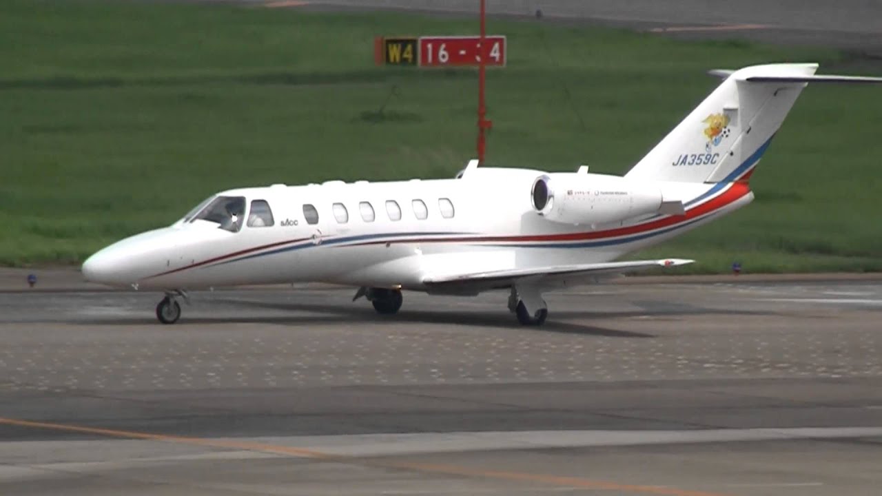 Mitsubishi MU-300 Landing & Cessna 525A Citation Take off at Komaki