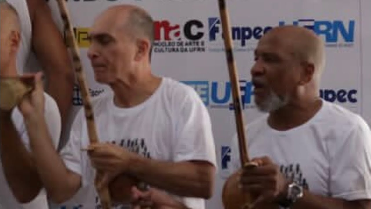 Mestre Ramos (Grupo Senzala) falando sobre Mestre Paulinho Sabiá ( Grupo Capoeira Brasil)