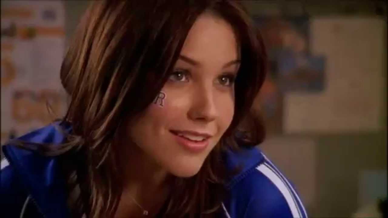 Brooke Davis is sexy and she knows it - One tree hill
