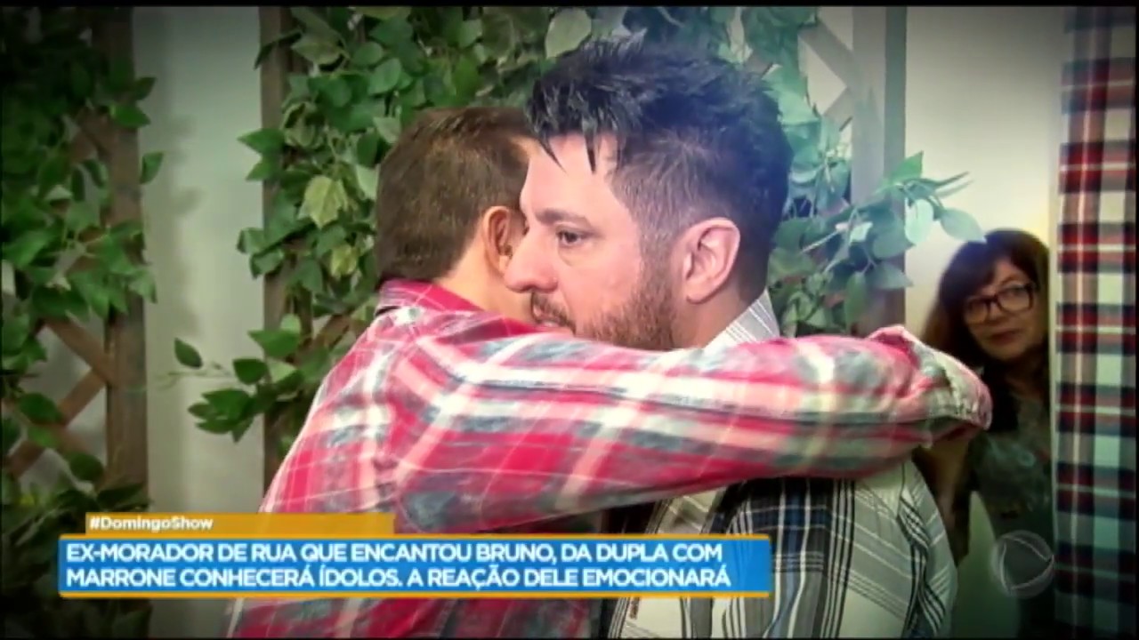Ex-morador de rua conhece os ídolos Bruno e Marrone