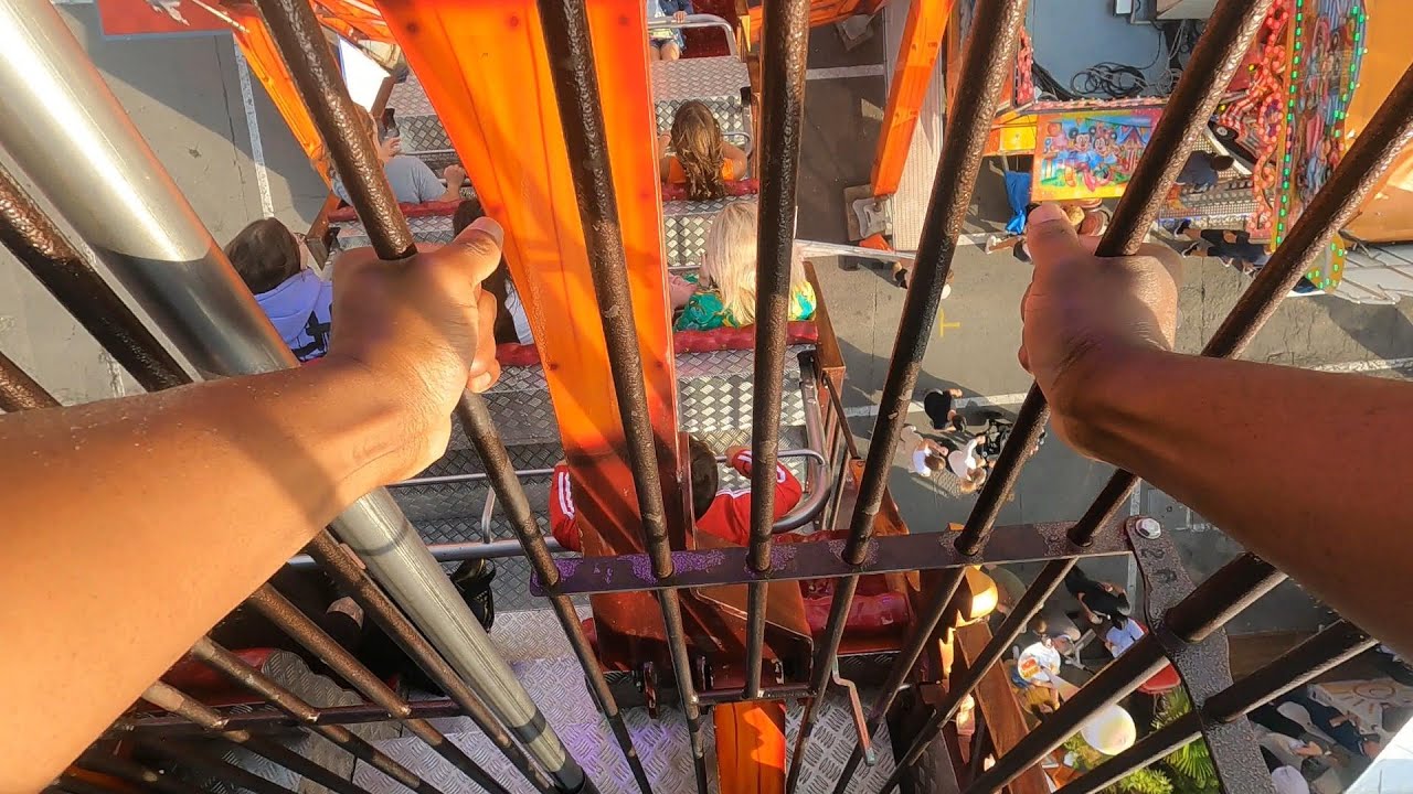 Bateau Pirate (Marc) on-ride POV - Stand-up Pirate Ship ride!