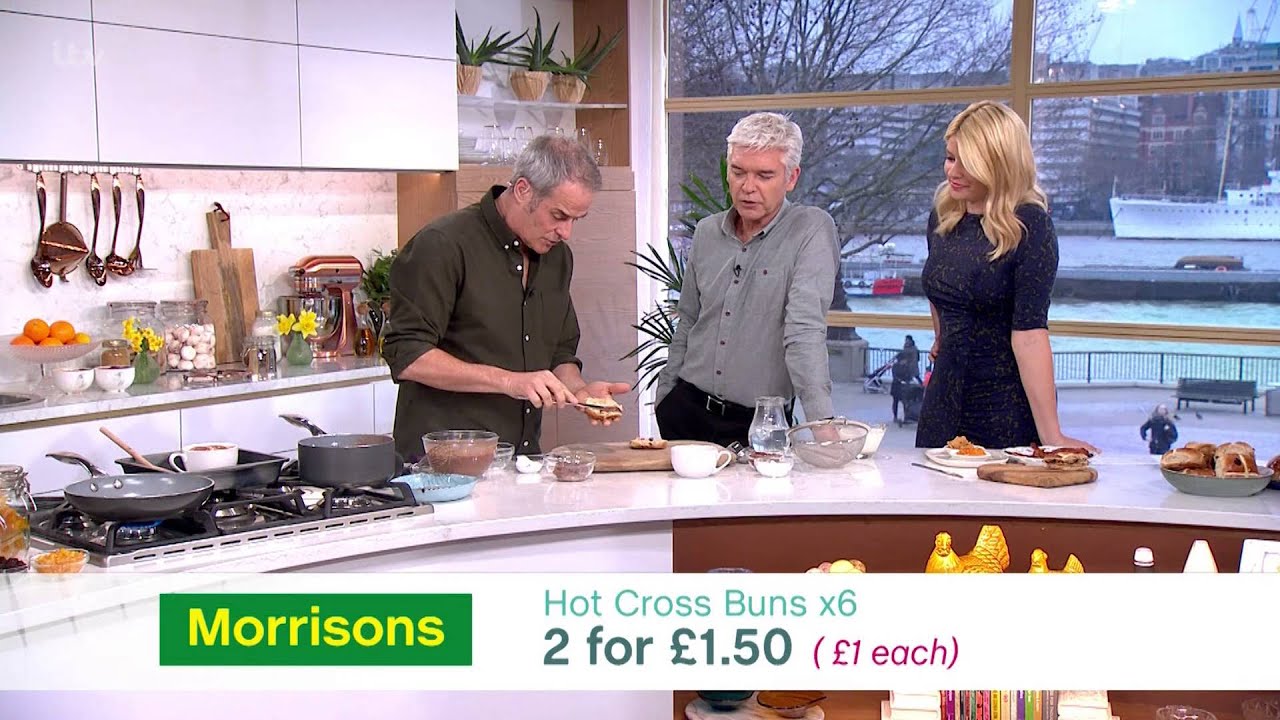 Phil Vickery's Hot Cross Buns With A Twist | This Morning