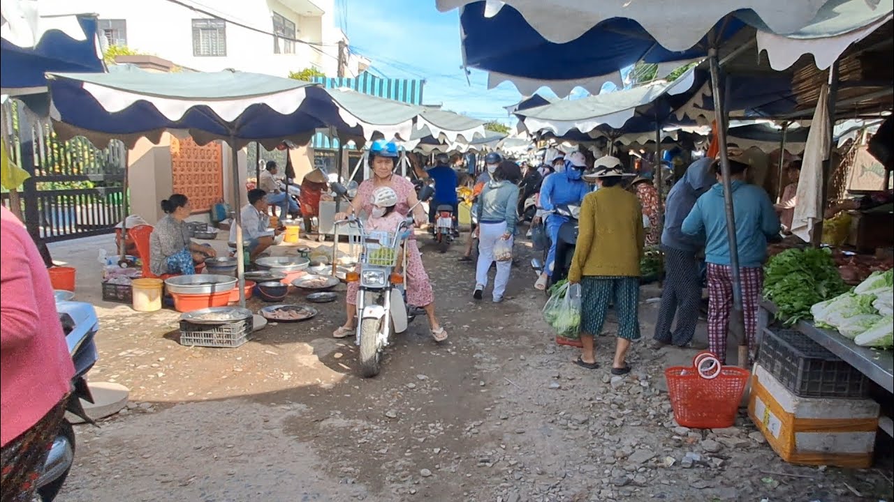 Khung cảnh buôn bán chợ Hiệp An Tây Ninh