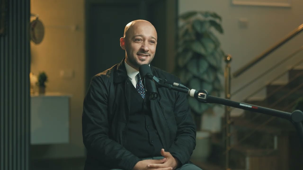 بودكاست بالفصحى مع عيسى عواودة وحلقة خاصة مع مجدي العدرة - رئيس بلدية خلة المية - يطا