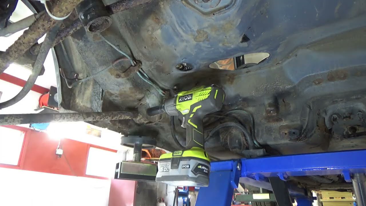 Toyota taka-akselin irroitus