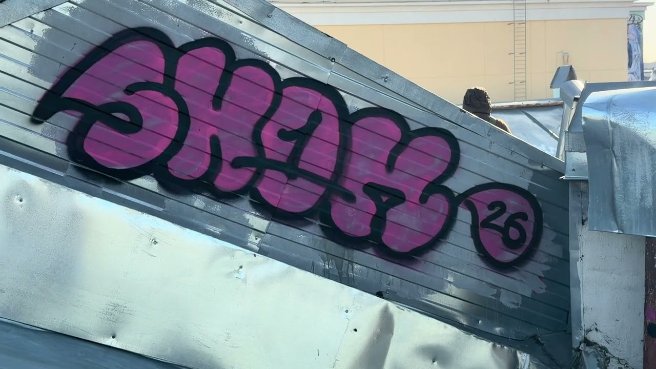граффити прогулка в Москве, руфтоп и кусок на газели / Graffiti walk, rooftop, and graffiti on a car