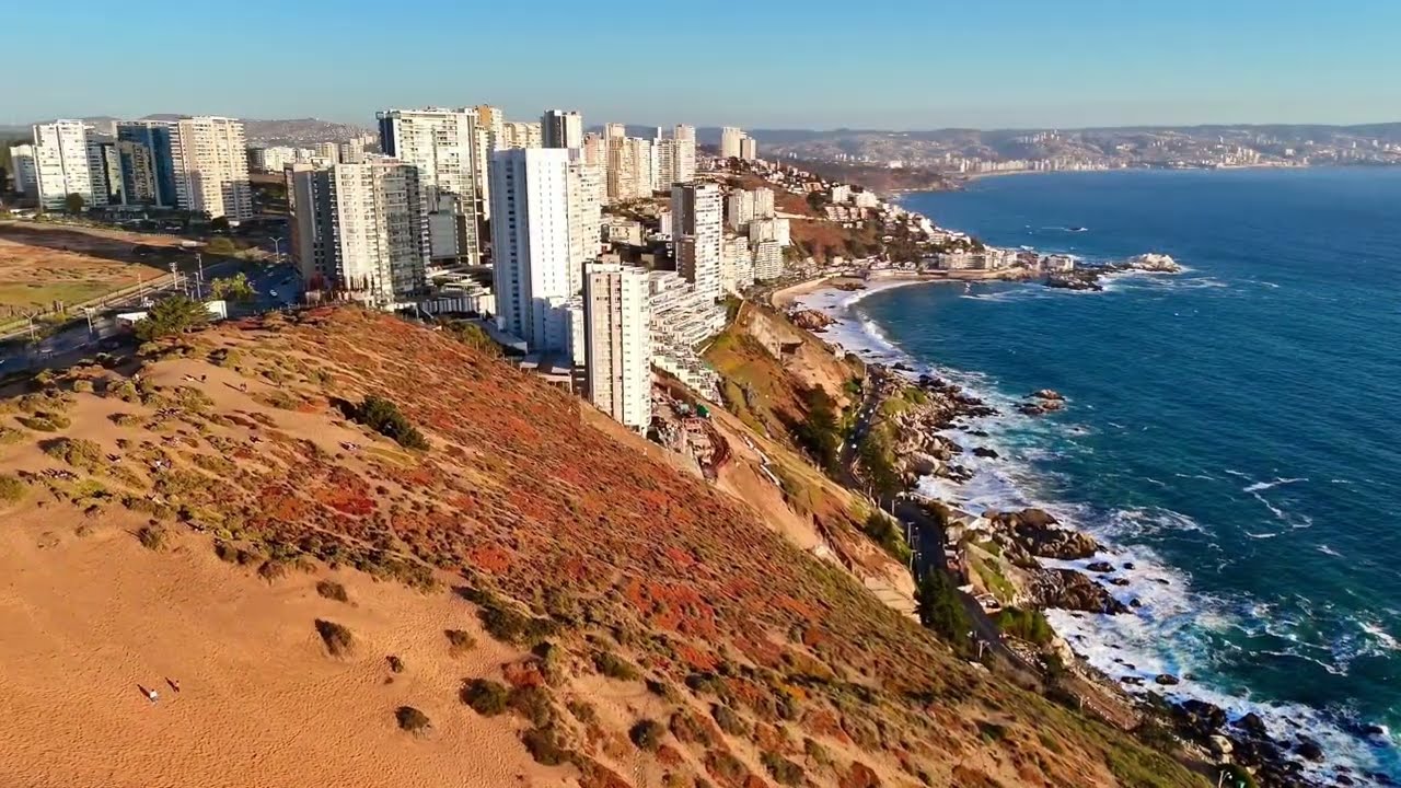 Vista A&eacute;rea Dunas de Concon, localidad de Re&ntilde;aca, Regi&oacute;n de Valpara&iacute;so, Chile #dji #drone #cinematic