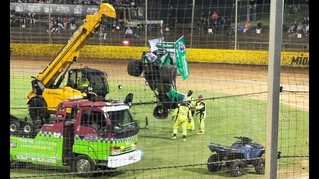Extended footage of Shane van Gisbergen caught up in Sprint Car crash - Western Springs