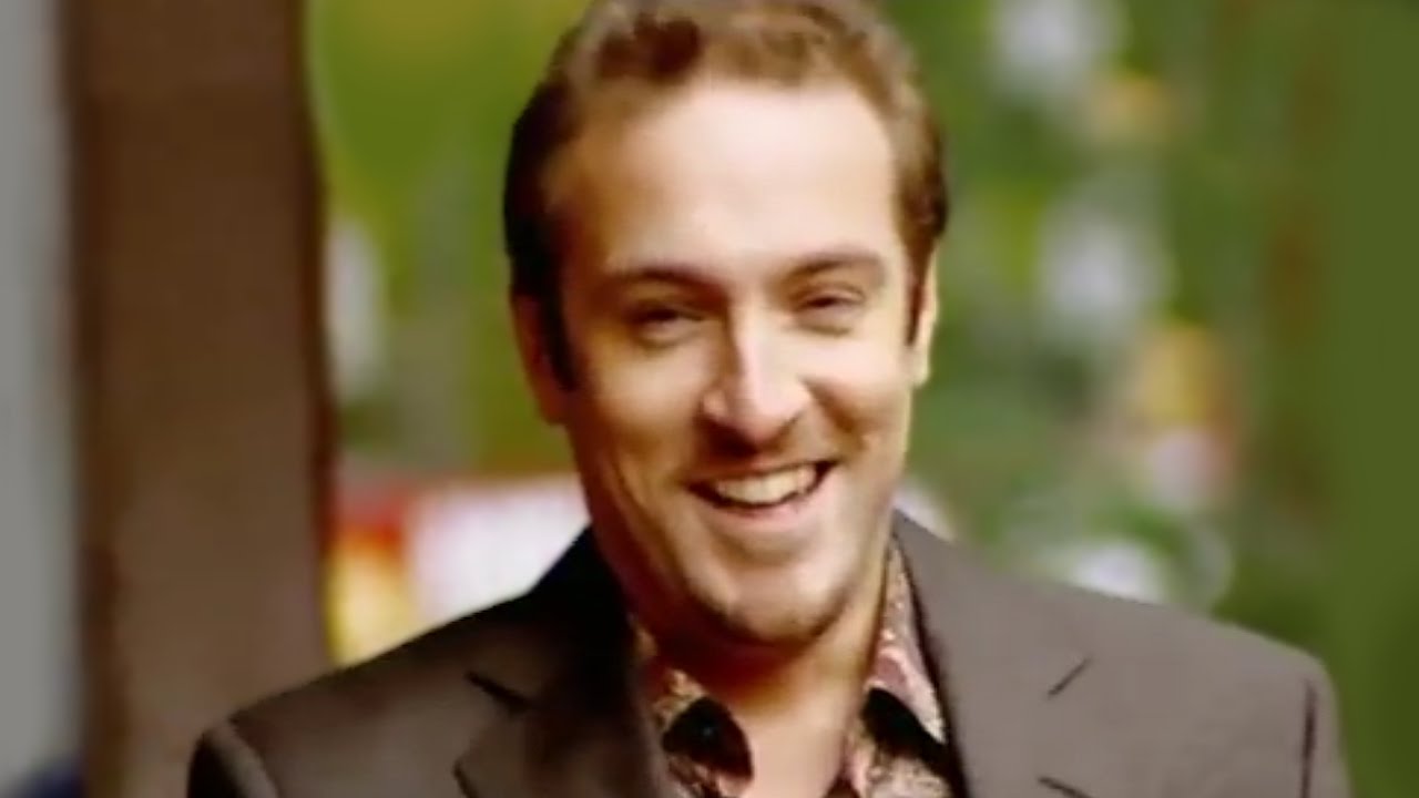 Derren Tricks Shop Keepers To Let Him Pay With Paper - Trick or Treat