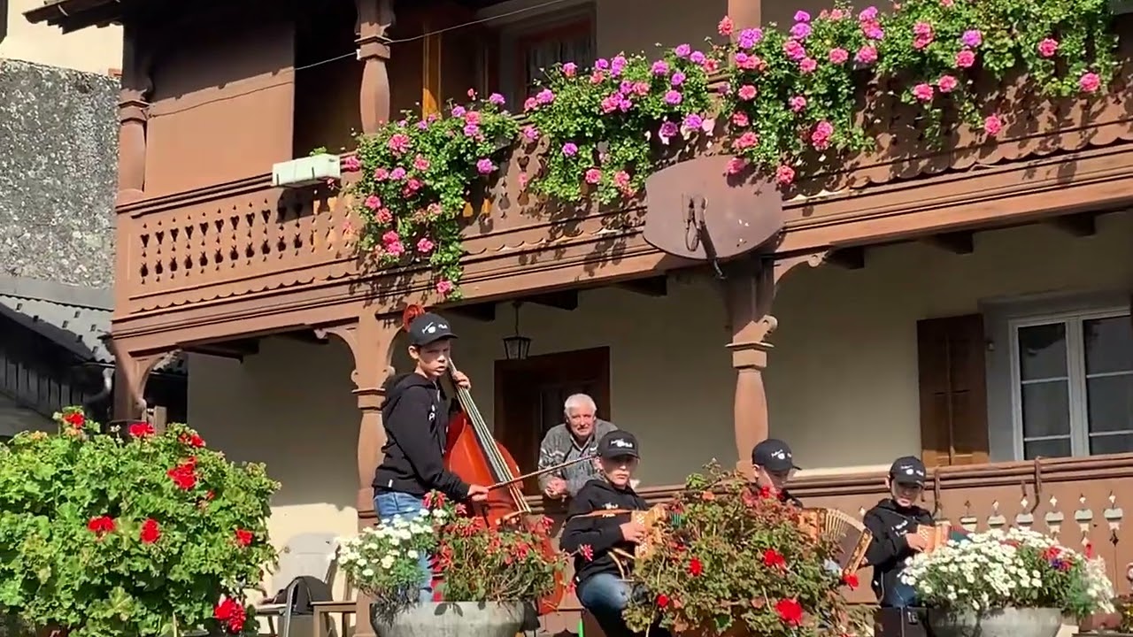 Prättigauer Power, dr Zenali (Rees Gwerder) Live am Alpspektakel in Seewis Dorf