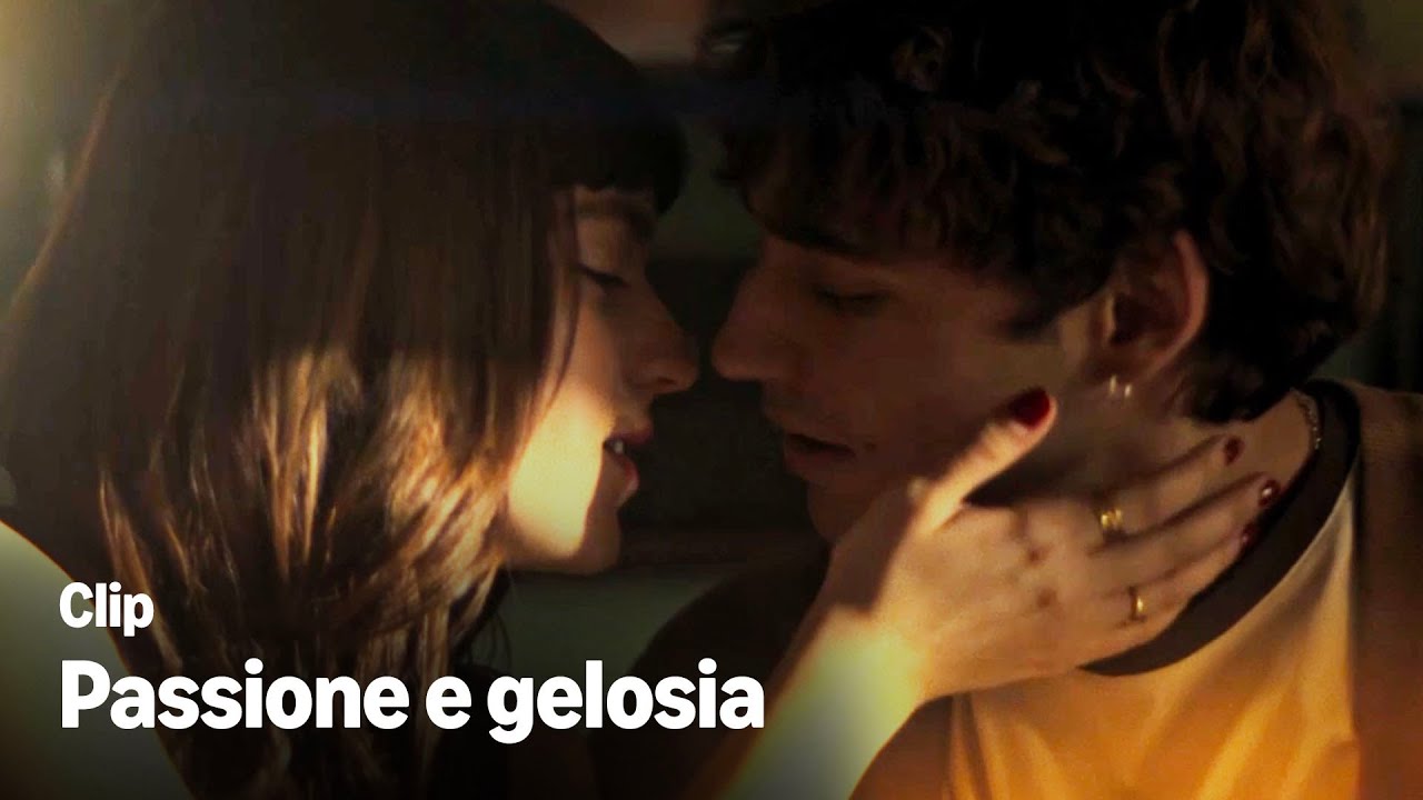 SI BACIANO IN CLASSE ma VENGONO BECCATI 👀 | Dimmelo Sottovoce