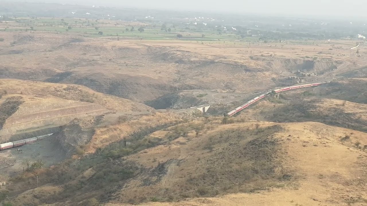 Insane Train Crossing WAP-7 Bangalore -Gandhidham Express Meets Twins WAG-9  Freight Train 
