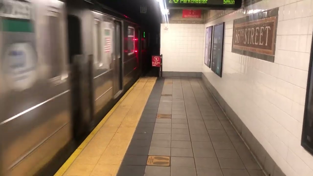 Parkchester bound R62A 6 train leaving 86th Street