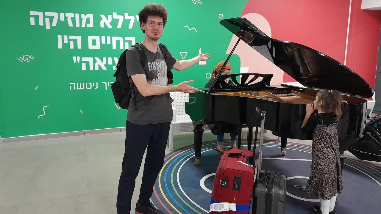 Piano Medley in Israel, Tel Aviv Train Station – Viva la Vida!