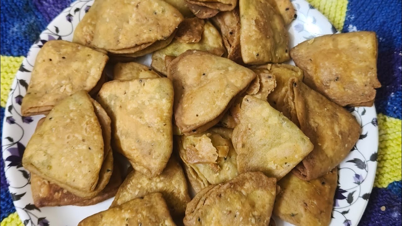 इस होली खस्ता बनाए स्वादिष्ट तीखी चटपटा हरी धनिया पालक । एक बार जरूर बनाएं बहुत ही आसान रेसिपी ।।