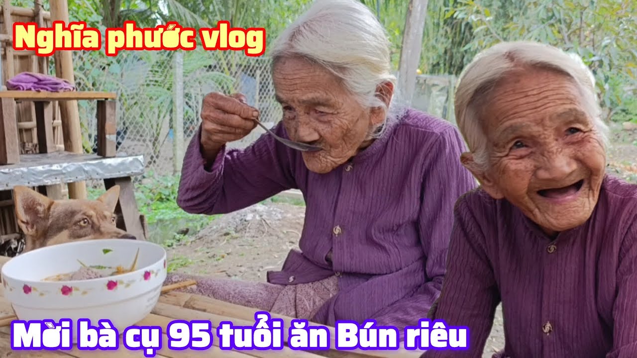 Bà lão 95 tuổi mò cua bắt ốc cắt lục bình , nghĩa phước vlog mời ăn bún riêu , Bột kít kít tv family