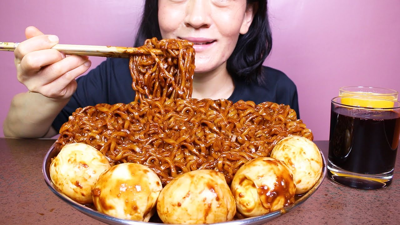 Eating Spicy Samyang Jjajang Buldak Ramen Noodles #ASMR/MUKBANG #BLACKBEANNOODLES #BULDAKRAMEN