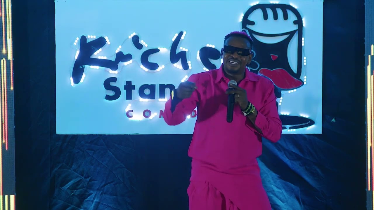 Ramatoulaye Dj sur la scène de Kicheko saison 01