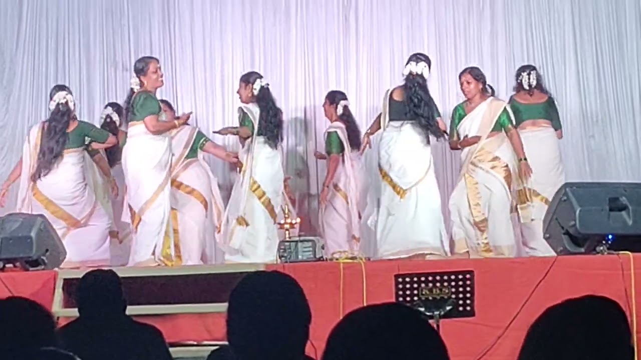 പുറമേരി ഉദയപുരം മഹാദേവ ക്ഷേത്രാങ്കണത്തിൽ ശിവരാത്രിയോടനുബന്ധിച്ച് സിനി& പാർട്ടിയുടെ തിരുവാതിരക്കളി'