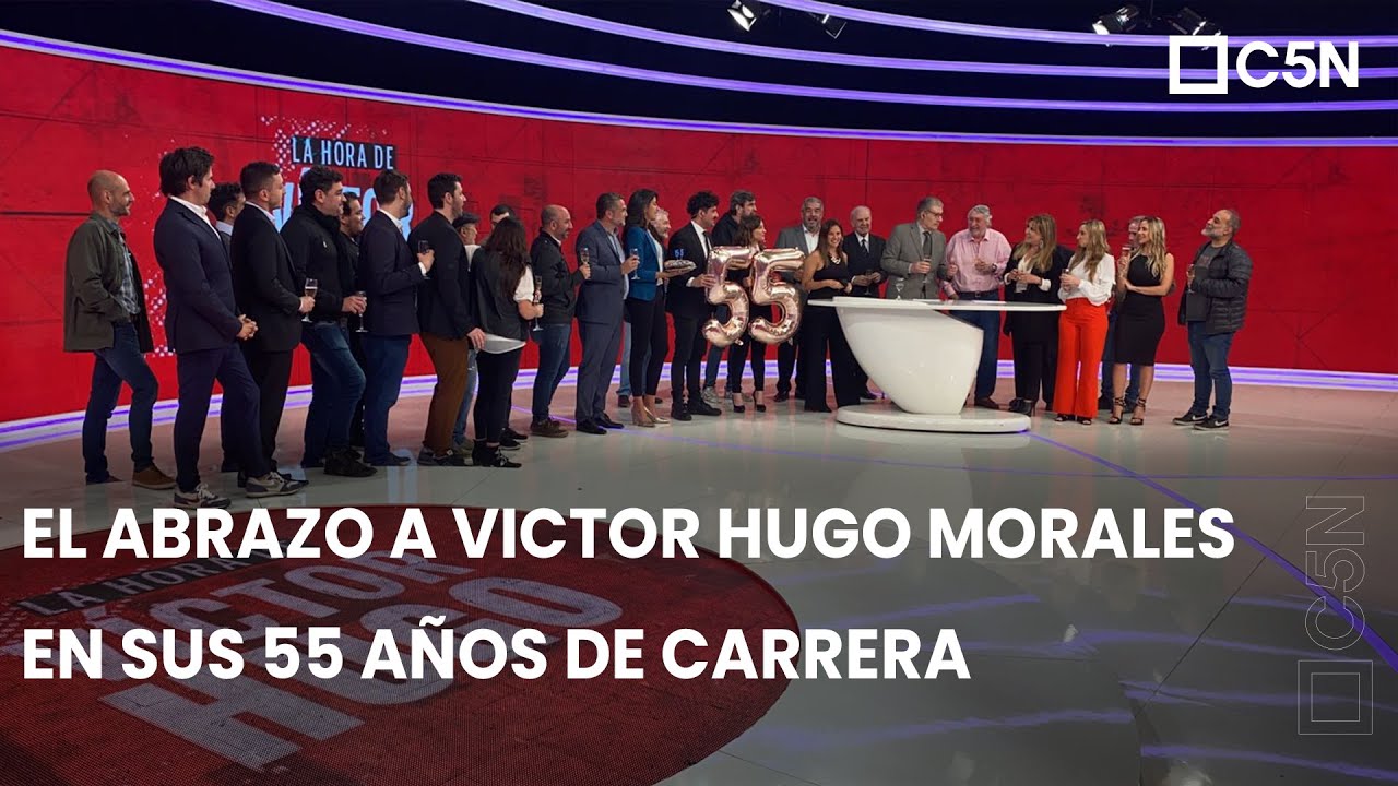 El ABRAZO a VÍCTOR HUGO en SUS 55 AÑOS de CARRERA