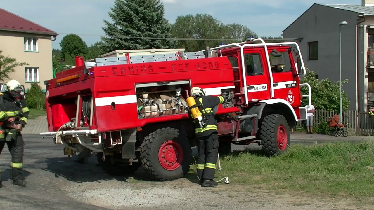 Dynamické ukázky HZS a SDH Ledeč nad Sázavou.