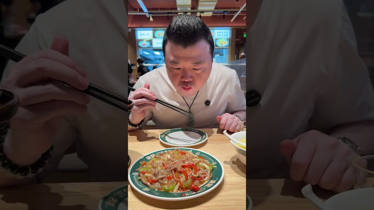 今天这顿饭吃的是真舒坦！ 牛街的朋友们真的很幸福——家门口就有大把的美食，这家无论是炒菜还是门钉肉饼全都不踩雷，真的好吃！#牛街美食 #抖音美食推荐官 #清真美食 #美食 #好好吃饭