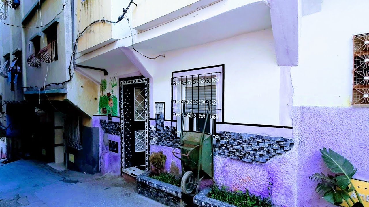 دار للبيع في طنجة حومة كرزيانة المساحة 55 متر تتكون من ثلاثة طبقات والسطاح