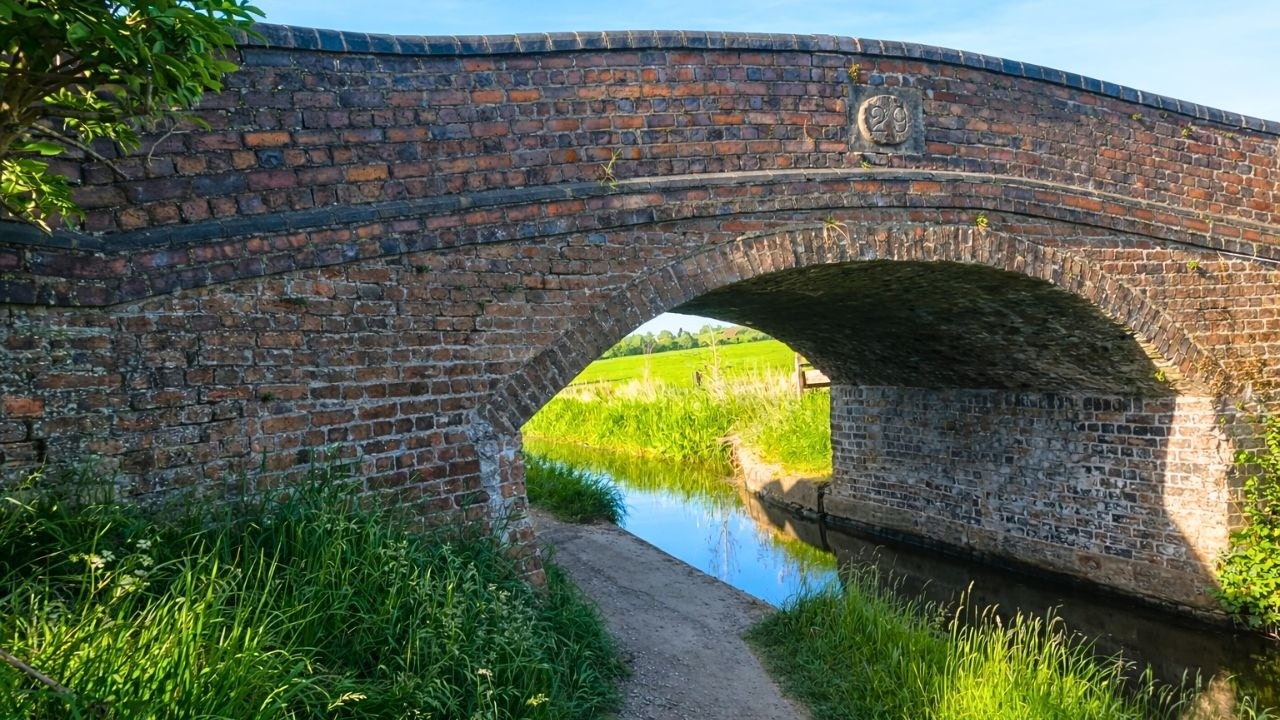 Walking the Leek Branch Canal &ndash; A Peaceful English Countryside Stroll