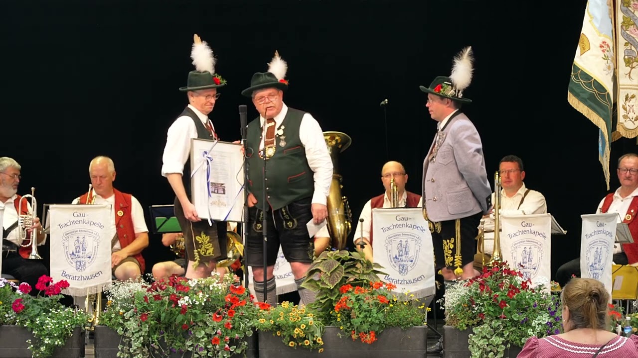 34 Geschenk&uuml;bergaben - Heimat- und Volkstrachtenverein Stamm Regenstauf