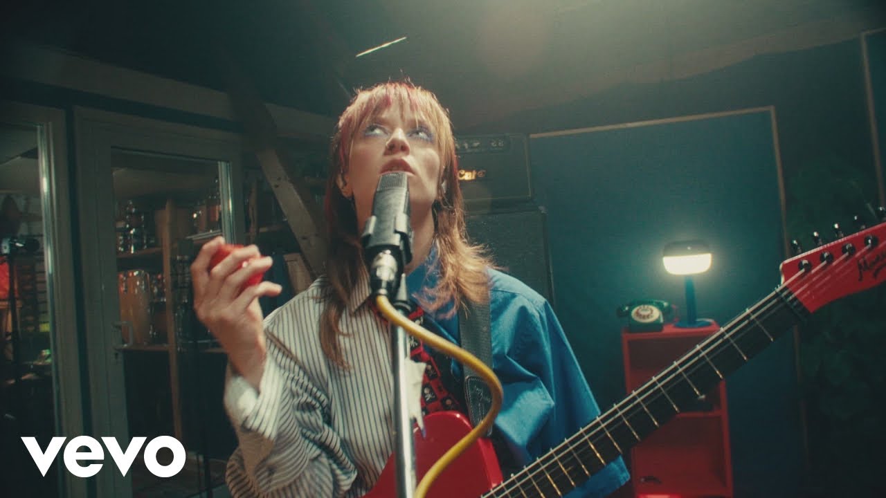 Orla Gartland - Backseat Driver (Live at Middle Farm Studios)