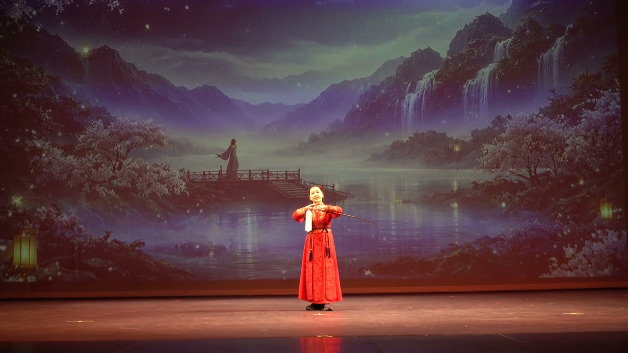 虞兮叹 Yu Xi Tan, solo singing and sword dancing