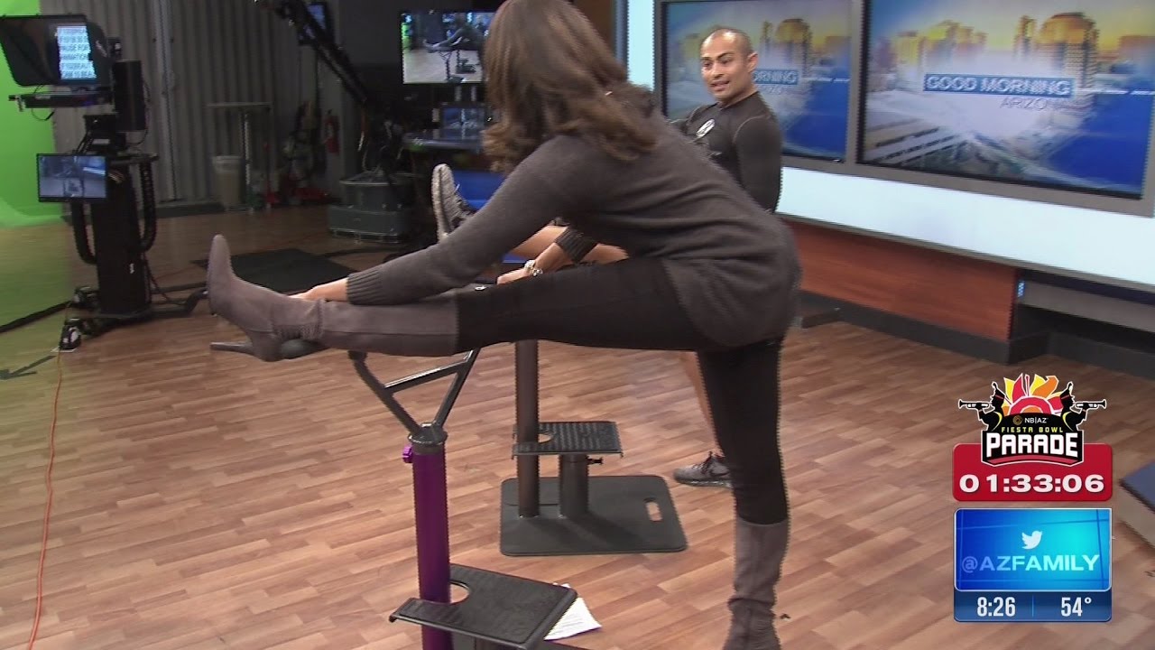 News anchor exercises in boots - 31-Dec-2016