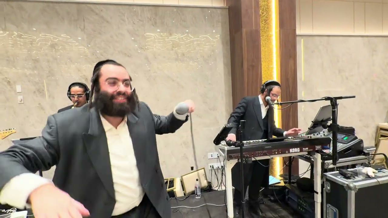 Yoely Fischer on the keys & Shmaya Fischer @ Motty Brill fire 🔥 