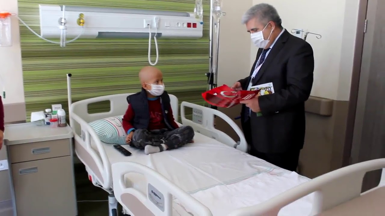 HASTANEMİZ ÇOCUK HEMATOLOJİ KLİNİĞİNDE TEDAVİ GÖREN KÜÇÜK HASTALARIMIZIN KARNE SEVİNCİ