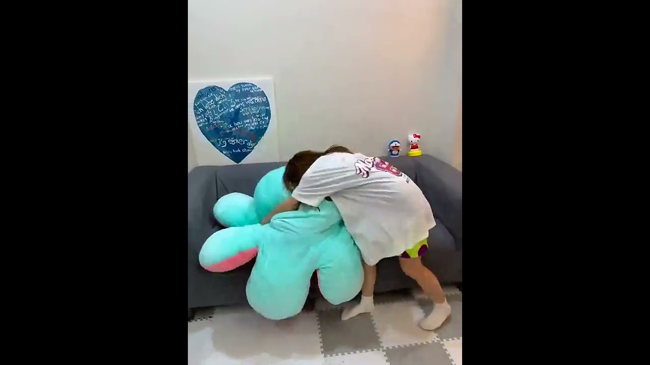 How to use XXL Giant reversible octopus plush toy soft pillow 90/130cm