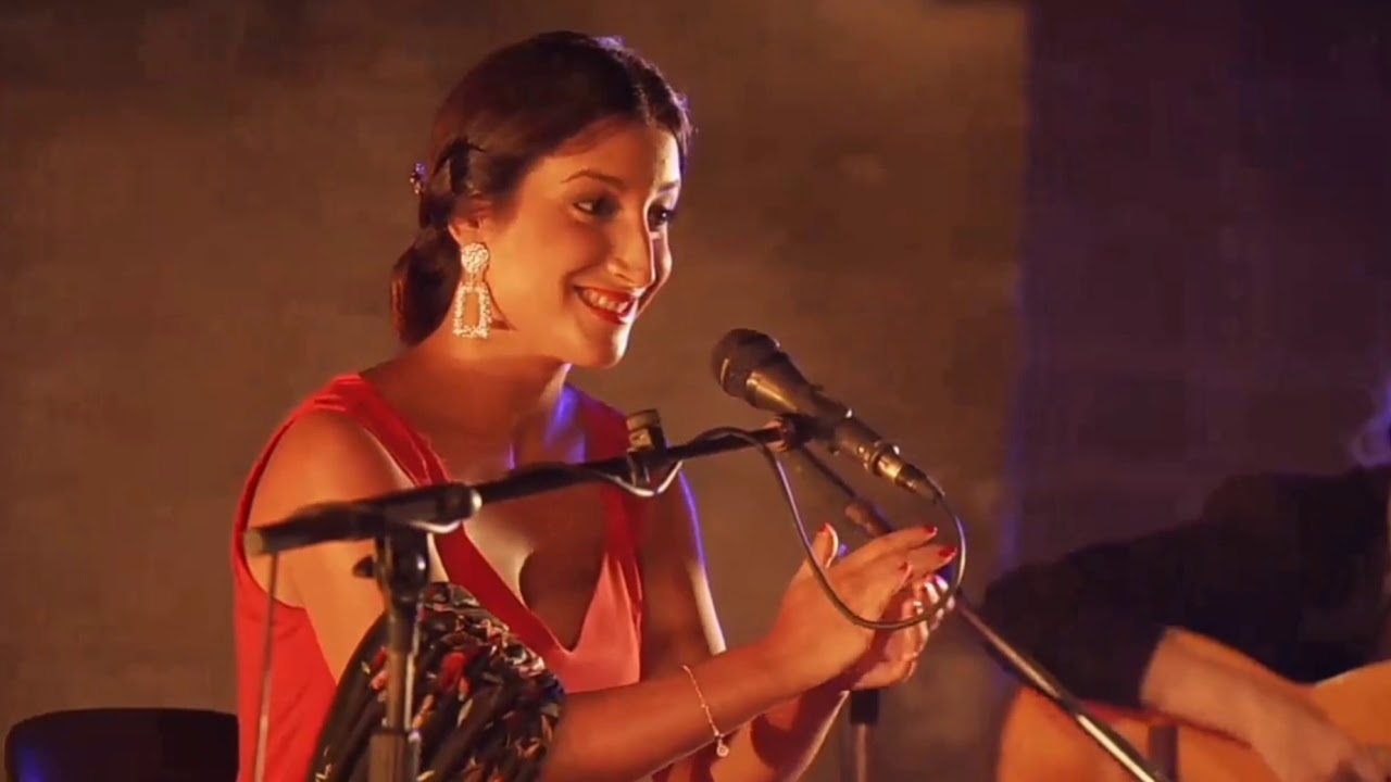 Cristina Regajo al cante y Mercedes Luján a la guitarra en el Festival Flamenco: D'Arles Flamenca