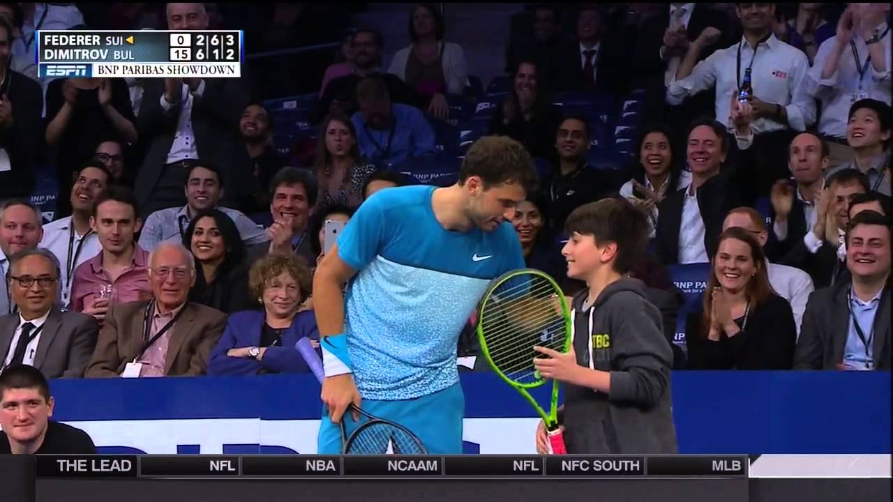 Young Fan Beats Roger Federer On Overhead Lob At MSG Exhibition