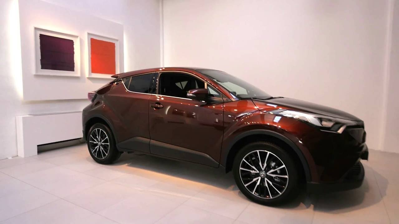 Nowa Toyota CHR wnętrze