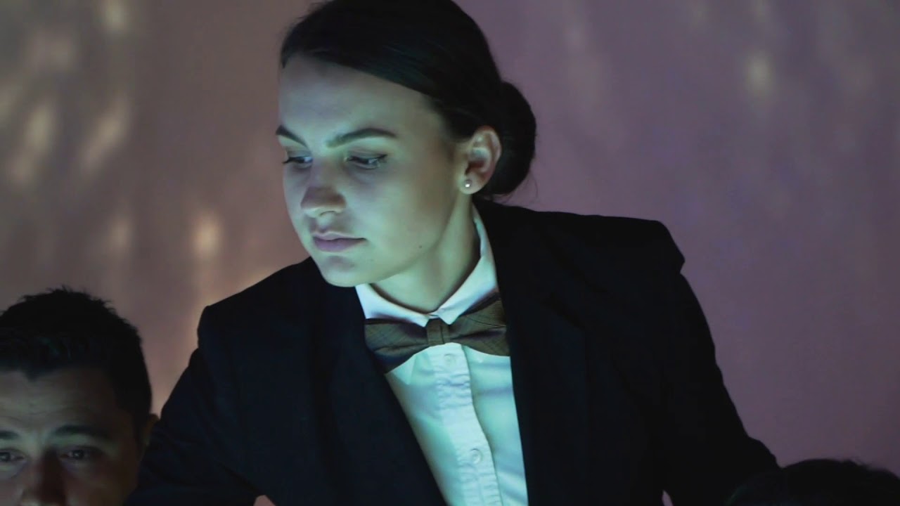 An Immersive Visual Dining Experience