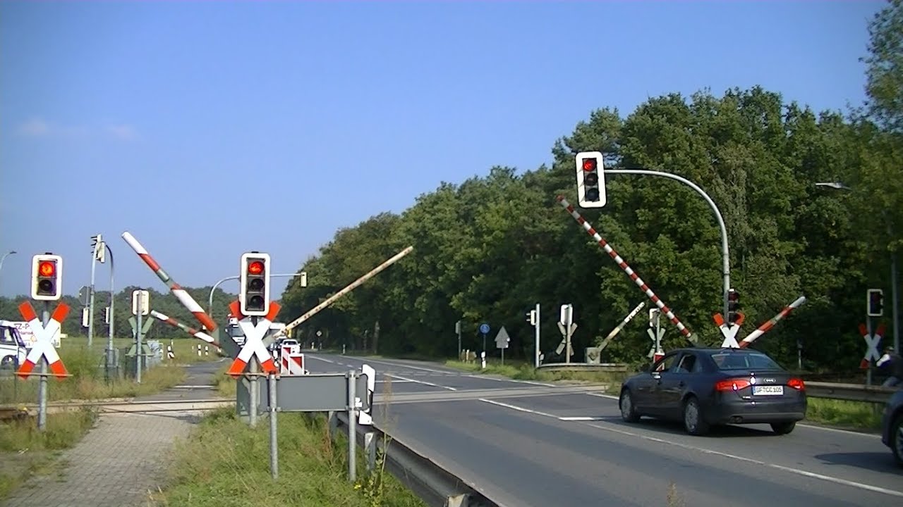 Spoorwegovergang Ribbesbüttel (D) // Railroad crossing // Bahnübergang