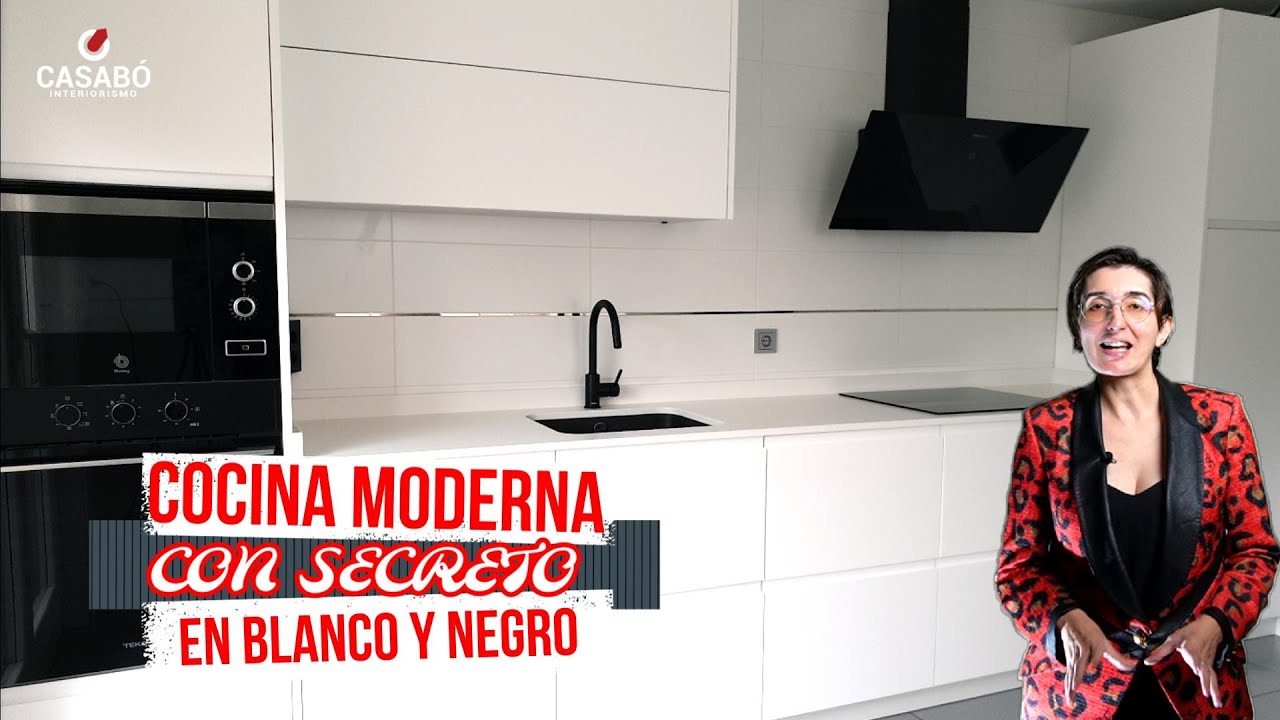 Cocina moderna en blanco y negro - Electrodomésticos en negro
