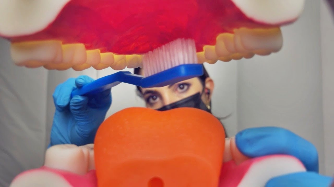 ASMR: DENTISTA REMOVENDO SUA CÁRIE - Sweet Carol