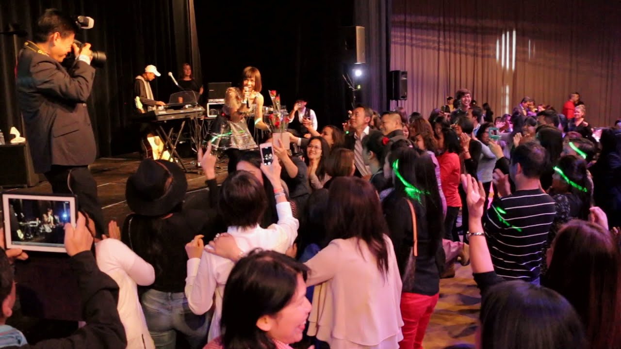 Jintara จินตหรา - มิสซิสเหี่ยน - Charity Concert, Paris 09/11/2014