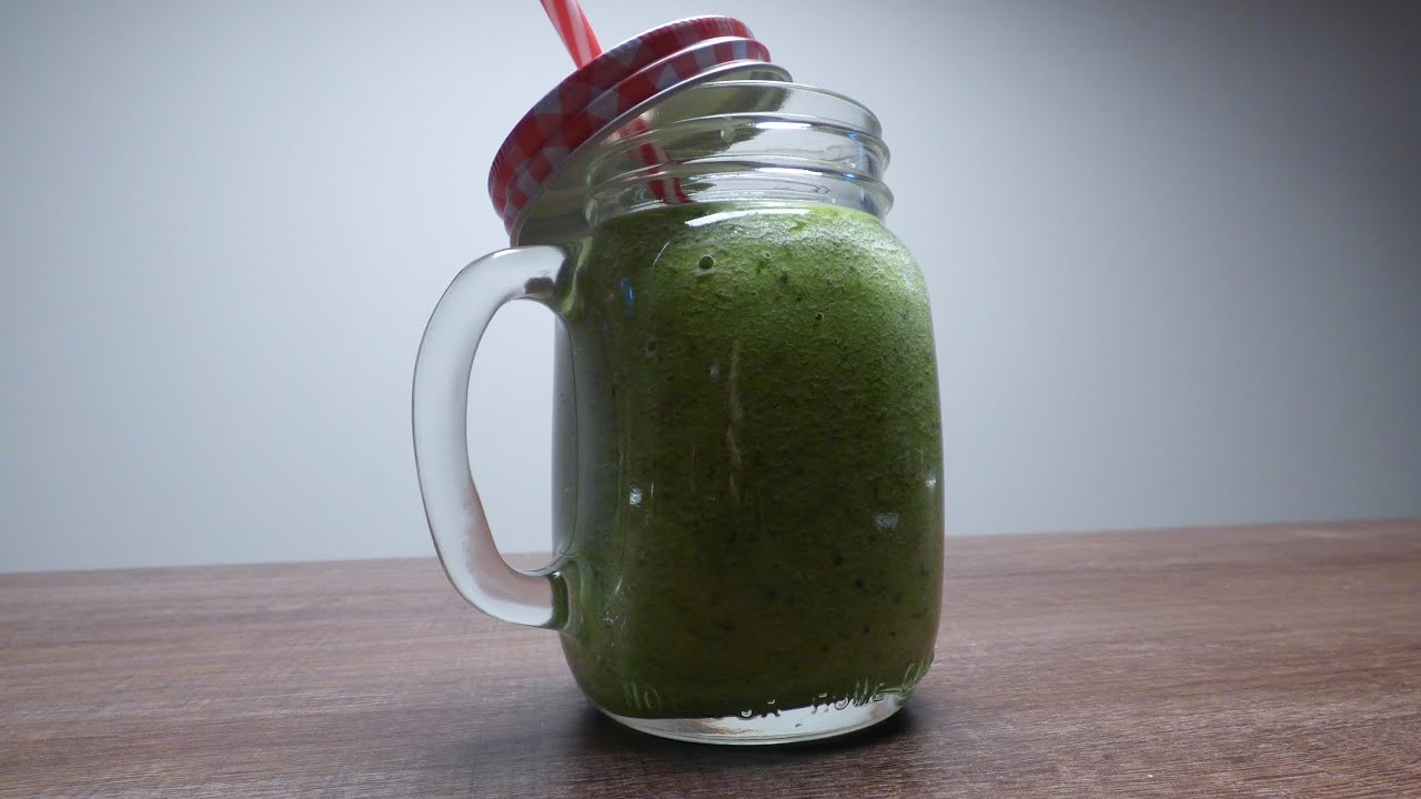 Healthy DIY DETOX Drink with Spinach Kiwi Apple and Honey recipe by foodCAST