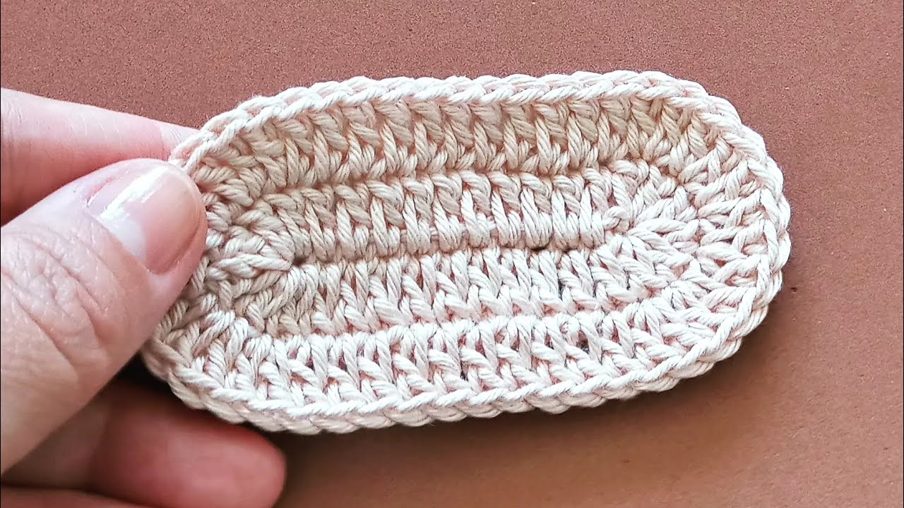 A Solinha de Sapatinho que serve para todos sapatinhos de croche/ 09 centímetros